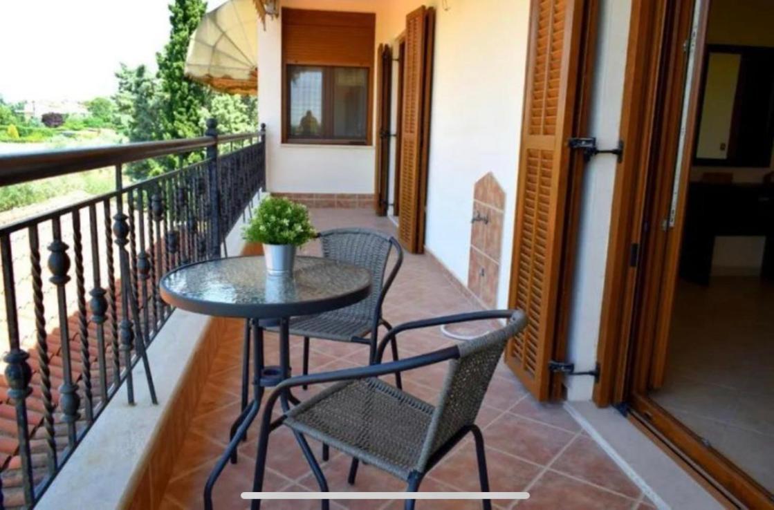 Luxury Appartment, Only 7 Minutes From Thessaloniki Airport And 15 Minutes From City Center ,For 8-23 People Also For Gatherings And Parties Neon Rysion Exterior foto